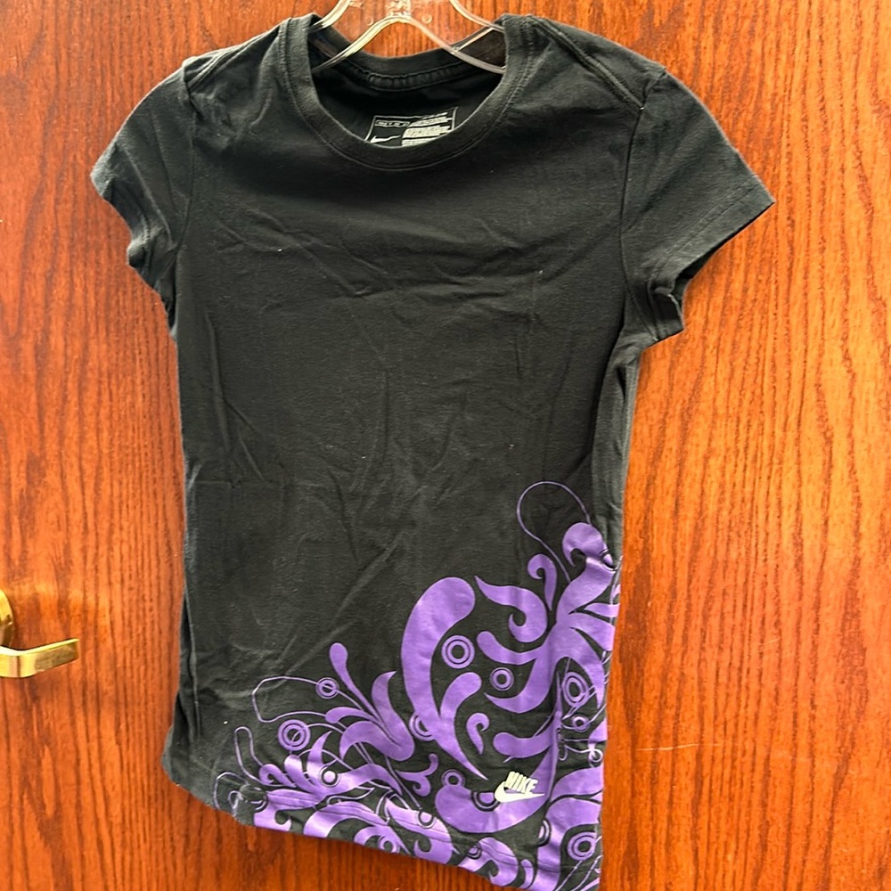 Nike Black tee with purple print Xs #Z3